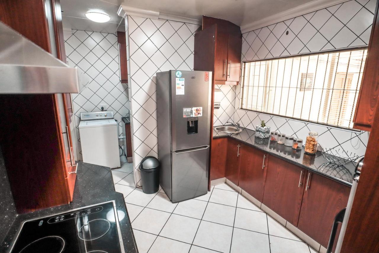 Menlyn Maine: The Exquisite Lunette Pretoria-Noord Buitenkant foto