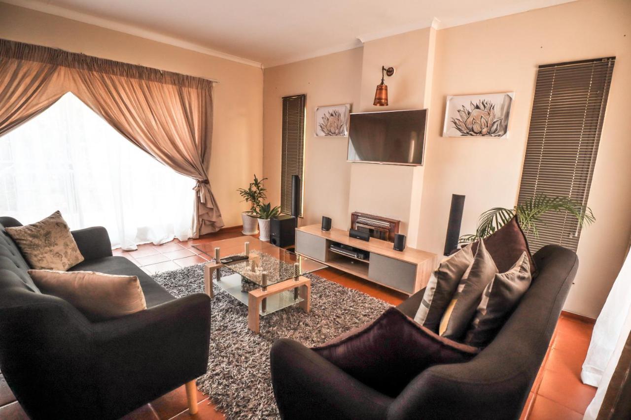 Menlyn Maine: The Exquisite Lunette Pretoria-Noord Buitenkant foto