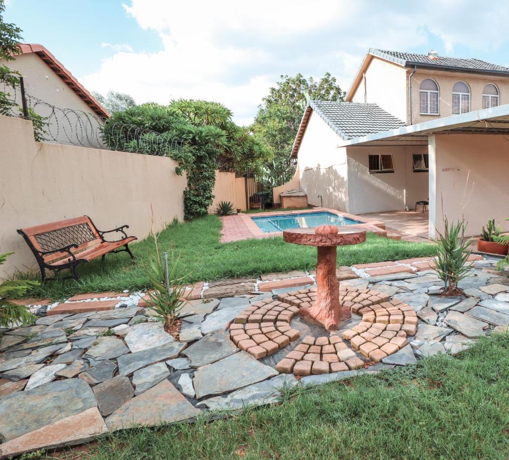 Menlyn Maine: The Exquisite Lunette Pretoria-Noord Buitenkant foto