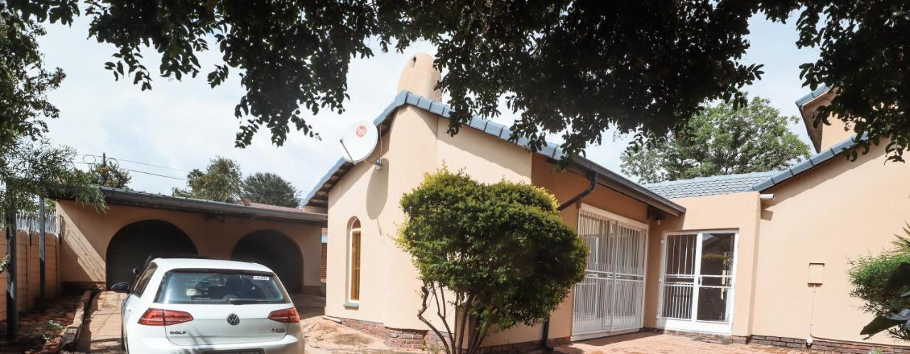 Menlyn Maine: The Exquisite Lunette Pretoria-Noord Buitenkant foto