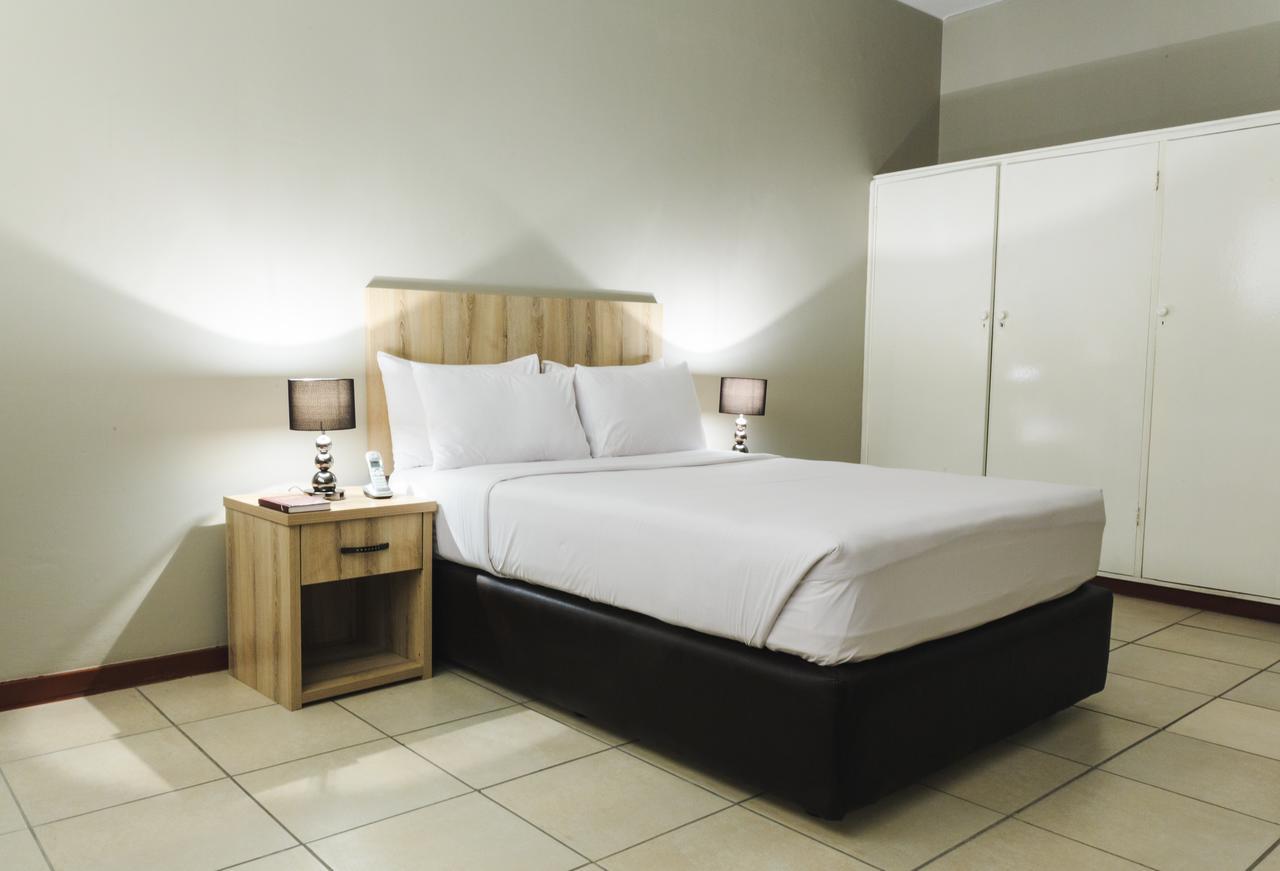 Menlyn Maine: The Exquisite Lunette Pretoria-Noord Buitenkant foto